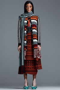 13-fausto-puglisi-fall-ready-to-wear-2018.thumb.jpg.448892a819186dcd37c8cf3cc41970aa.jpg