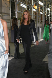 Caitlyn+Jenner+Harper+BAZAAR+Celebrates+ICONS+1EEi7FD7FMFx.jpg