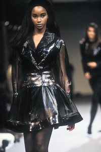 1304703303_AzzedineAlaia1990WomenRTW76.thumb.jpg.7781af12ae0e3caee753c5043e0224d6.jpg