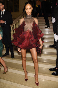 Joan+Smalls+Harper+BAZAAR+Celebrates+ICONS+TZLzAUtVTa4x.jpg