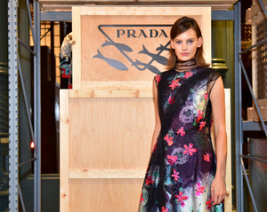Amanda+Murphy+Prada+Presents+Prada+Linea+Rossa+3IndMz1taQ0x.jpg