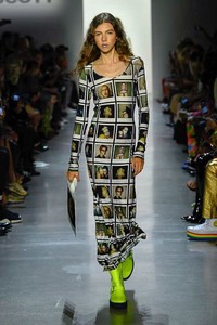 Lea Julian Jeremy Scott Spring 2019 RTW NYC 1.jpg