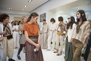 1469887752_OliviaPalermoBrunelloCucinelliPresentationK6gqIkC22-Yx.thumb.jpg.7354deb4a13b48ddaa83ed6d9214e5eb.jpg