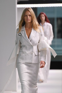 1510280210_SiesMarjanRunwaySeptember2018NewYorkXoD_PdlSw-pl.thumb.jpg.f98e2be5bdf7b1fc599bdc05b3679563.jpg