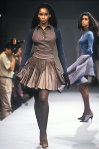 1520870186_AzzedineAlaia1990WomenRTW75.thumb.jpg.1420a2af6c880ca2a9767748226e79e5.jpg