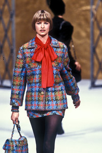 1524835641_Chanel1993HauteCouture89.thumb.jpg.556e6f7c11f25ac610d38c89353ee8ea.jpg