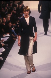 1538654438_MarcJacobs1997WomenRTW42.thumb.jpg.c824ee8d6bcd857584cf860176187e41.jpg