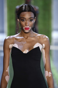 Winnie+Harlow+Cushnie+Et+Ochs+Runway+September+US6lR4Y02G9x.jpg