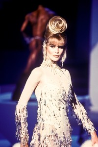 160138590_ThierryMugler1995WomenRTW54.thumb.jpg.c097110e65cf6ad7feb1c1d343718111.jpg