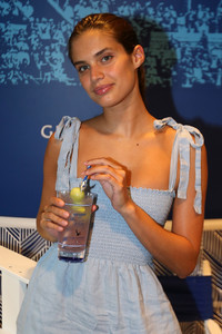 Sara+Sampaio+Grey+Goose+Toasts+HoneyDeuce+74rdEMGpvqSx.jpg