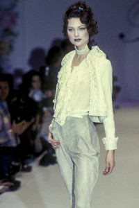 1636362034_Blumarine1993WomenRTW178.thumb.jpg.b4fe90362139110fdc28ca9124ad3a1a.jpg