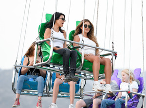 Kourtney+Kardashian+out+NVhEiSQQlMHx.jpg