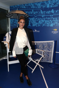Olivia+Palermo+Grey+Goose+Toasts+HoneyDeuce+WdqIkHl-349x.jpg