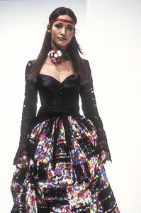 1689776202_DolceGabbana1993WomenRTW84.thumb.jpg.df0ef32a008aa73643158a5ec65a5095.jpg