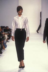 1695586239_CalvinKlein1995WomenRTW6.thumb.jpg.4cd3944b10eb0c8b198cc042eacec366.jpg