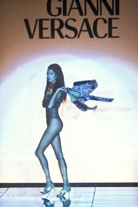 1702542456_Versace1992WomenRTW59.thumb.jpg.666cea568eedb2eb31f328f376ad4257.jpg