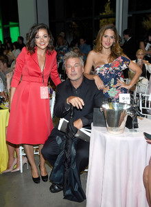 Hilaria+Baldwin+Badgley+Mischka+Spring+2019+lGH7k9xlSoVx.jpg