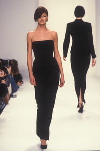 1762006723_CalvinKlein1995WomenRTW44.thumb.jpg.b4046fc73ab3a2b7ec67435d254a775e.jpg