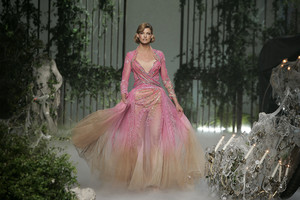 1767155330_ChristianDior2005HauteCouture37.thumb.jpg.91f55f9dc4f2b87e2954e6f5b63f854a.jpg