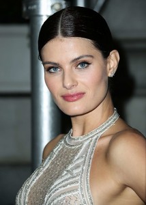 1787188527_Isabeli-Fontana-Arrives-at-Harpers-Bazaar-ICONS-Party--06.thumb.jpg.9c7ecd9f8b8388a7b8a7f9a6b5015c7b.jpg