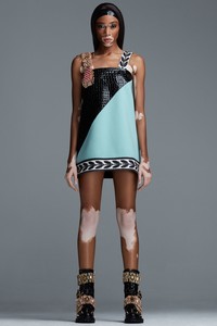 18-fausto-puglisi-fall-ready-to-wear-2018.thumb.jpg.043dd96aa0e6d76c4d9fcf04c7892e07.jpg
