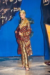 1801278530_JohnGalliano1997WomenRTW89.thumb.jpg.3612dba9b0d0425d1359f3ef2ff7d408.jpg