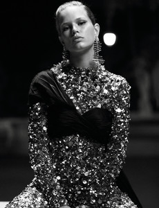 1813289817_artlist-hair-marc-lopez-editorial-vogue-paris-lachlan-bailey-ann(2).thumb.jpg.cf2be0c721abc8093aafdeeb3957ef76.jpg