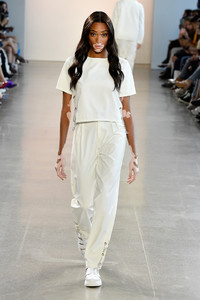 Winnie+Harlow+Nana+Judy+S19+NYFW+Show+ISS11Y0CNYcx.jpg