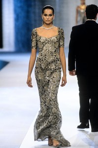 1831212352_Escada1999WomenRTW173.thumb.jpg.c9315d778b90dd0288ac91e40900dc8b.jpg