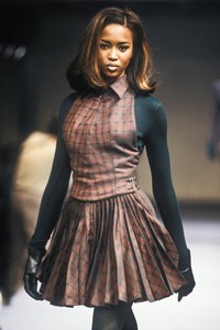 1839532850_AzzedineAlaia1990WomenRTW8.thumb.jpg.2128c343912647dde353eb45ff03dfd5.jpg