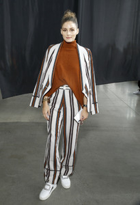 Olivia+Palermo+Sally+LaPointe+Front+Row+September+ykUTFg1ZeqIx.jpg