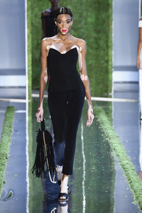 Winnie+Harlow+Cushnie+Et+Ochs+Runway+September+J1japxomMrOx.jpg