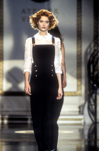 1872469408_GianniVersace1994HauteCouture8.thumb.jpg.be12c1ff451f4c1054d73c5c730b8bb6.jpg