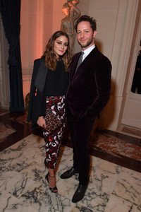 1901841858_OliviaPalermoYTFashionBeautyu9bSxNcxBUAx.thumb.jpg.c386ec454f213ab16cb5fb7ea95400ea.jpg