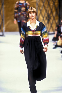 1930567069_Chanel1993HauteCouture44.thumb.jpg.af9cfd3b66e6c86333373ee2c14422fe.jpg