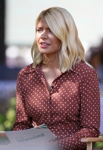         hol06090818BZNimage125.jpg