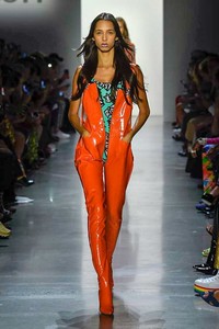 Yasmin Wijnaldum Jeremy Scott Spring 2019 RTW NYC 1.jpg