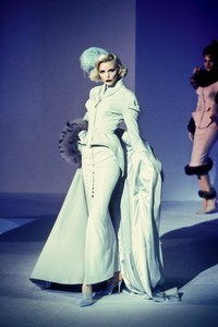 1974453994_ThierryMugler1995WomenRTW16.thumb.jpg.07973a42630009ff4779742140bc6816.jpg