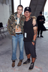 Dree+Hemingway+R13+Backstage+September+2018+Hu8gCwUEAHTx.jpg
