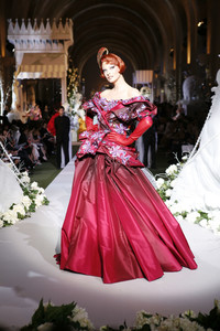 2060523522_ChristianDior2007HauteCouture114.thumb.jpg.0986ee622b5338ccaed29f20bed349f3.jpg