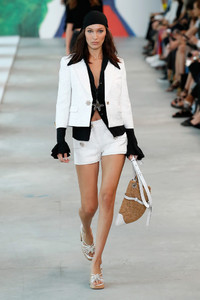 208778208_MichaelKorsCollectionSpring2019RunwayLPj0fD1yMHTx.thumb.jpg.9dcd3dc4eb4a42fec3bc6fb247890094.jpg