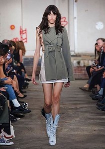 2108169504_CTFAwardSS2019LFW.thumb.jpg.a5ceef097c9741457772a487753f95de.jpg