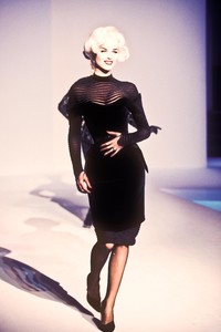 2118742754_ThierryMugler1995WomenRTW39.thumb.jpg.985c77844828a32bc0dcdaa03de94a62.jpg