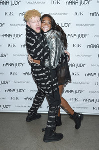 Winnie+Harlow+Nana+Judy+Backstage+September+fpwLsKsoSCnx.jpg