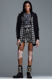 22-fausto-puglisi-fall-ready-to-wear-2018.thumb.jpg.7479d3e97cf7e23c702da8b986edfe77.jpg