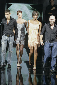 223305485_DolceGabbana2003WomenRTW110.thumb.jpg.347420b5ee25bc8034d57e527abb6a54.jpg