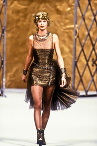 250033879_Chanel1993HauteCouture213.thumb.jpg.260fcd1be927137d3826770ae85f8ccb.jpg