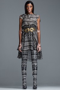 26-fausto-puglisi-fall-ready-to-wear-2018.thumb.jpg.e011a4b8a499831881958c1aeed80519.jpg