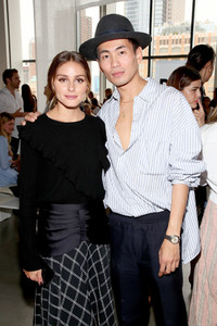 Olivia+Palermo+Self+Portrait+Front+Row+September+d-GiZmPHeDIx.jpg