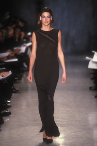 272990129_DonnaKaran1997WomenRTW98.thumb.jpg.60d7b4eb609ef8f4e3b909d5ed10f3ee.jpg